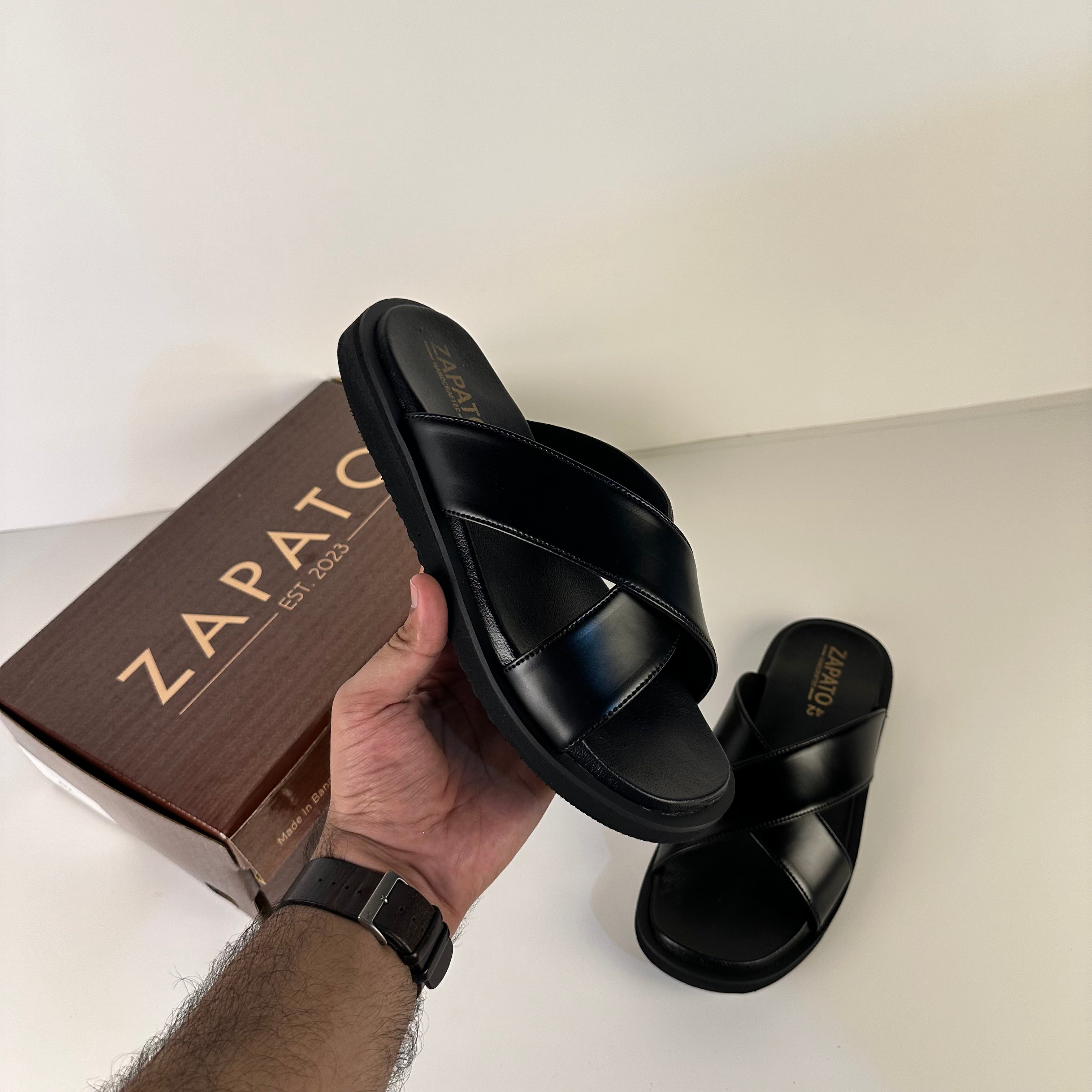 靴  SLIPPER SUEDE CROSS BLACK Buy Black Signature Suede Faux Fur Lined Slippers from Next South